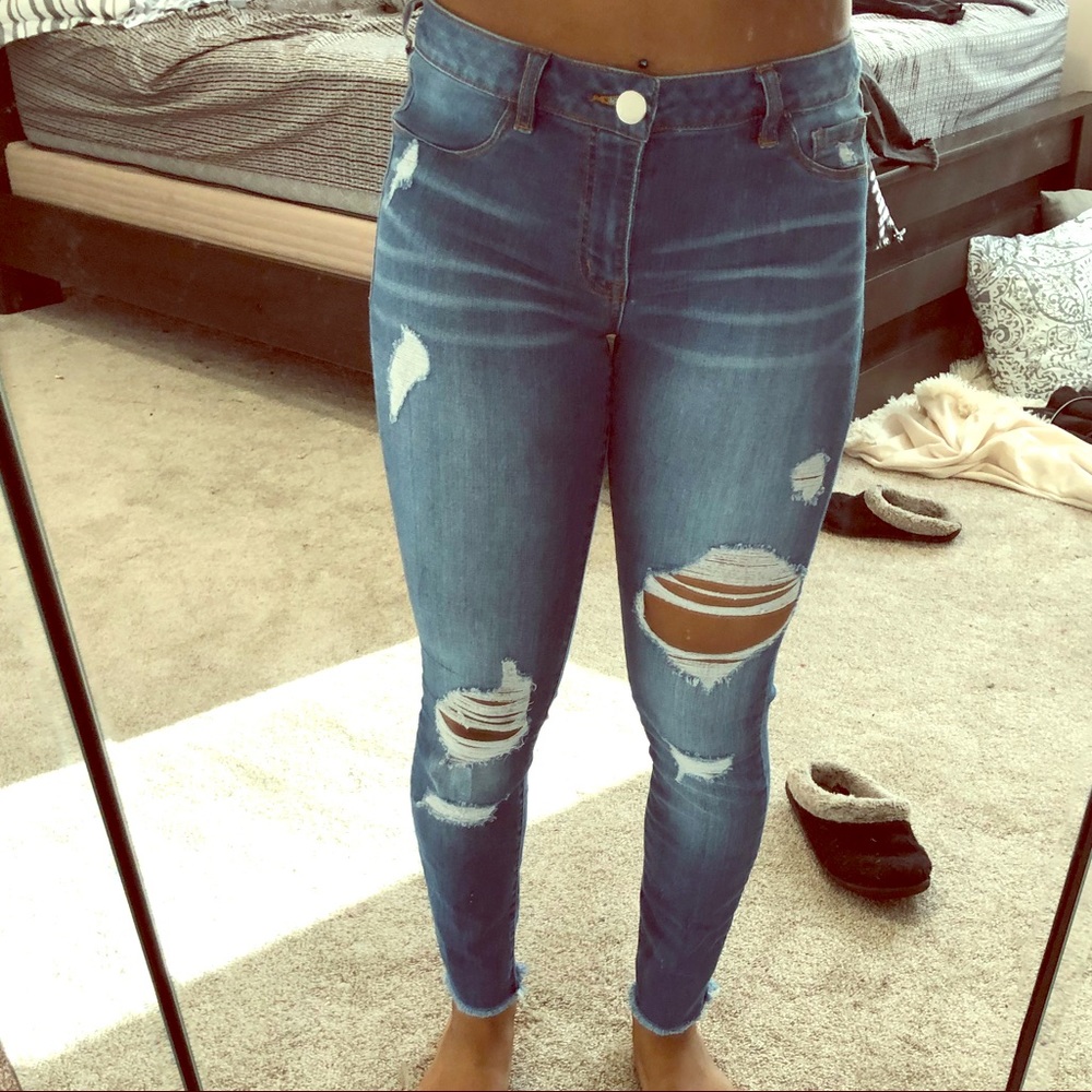 Medium washed distressed skinny jeans !